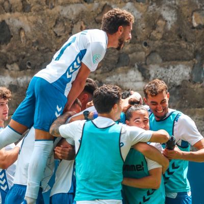 Jugadores del Tenerife B celebrando un gol (CDT)
