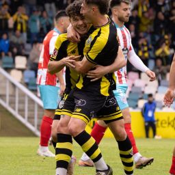 Los jugadores del Barakaldo celebran un gol (@BARAKALDOCF).