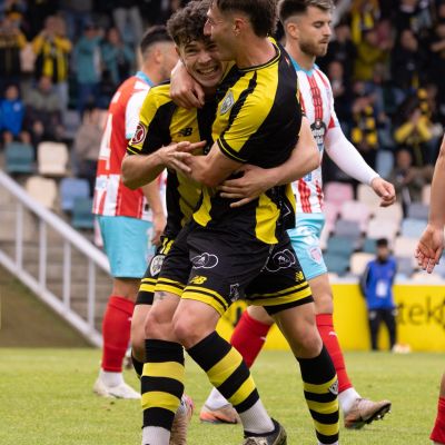 Los jugadores del Barakaldo celebran un gol (@BARAKALDOCF).