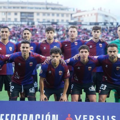 XI del Eldense ante el Atlético Madrileño (@CD_ELDENSE).
