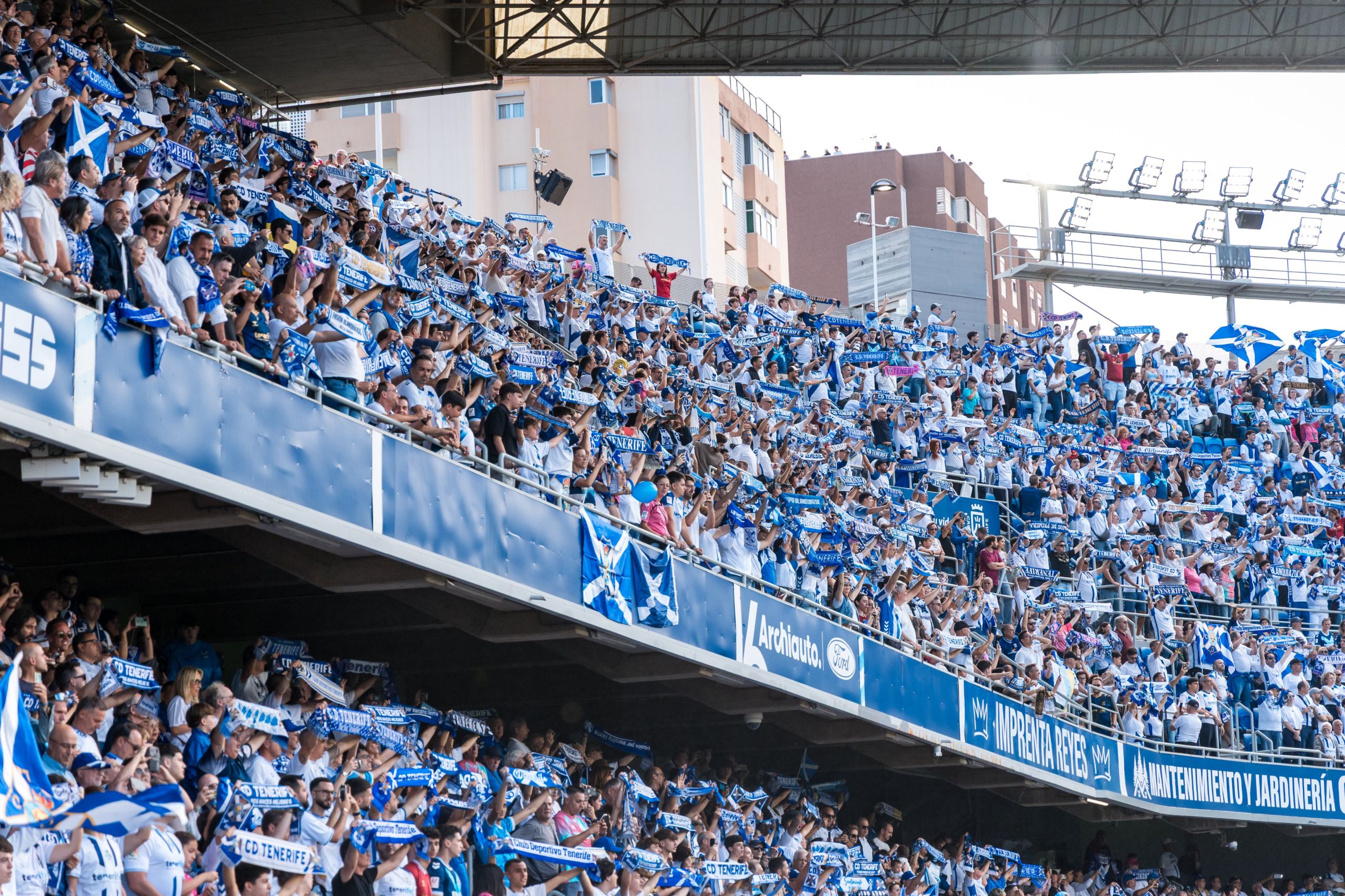 Aspecto del Heliodoro en el ascenso ante el Barakaldo (CD TENERIFE).