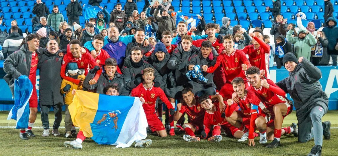 El CD Tenerife Juvenil tras su victoria en Butarque. Fuente: CD Tenerife.|El CD Tenerife Juvenil tras su victoria en Butarque. Fuente: CD Tenerife.