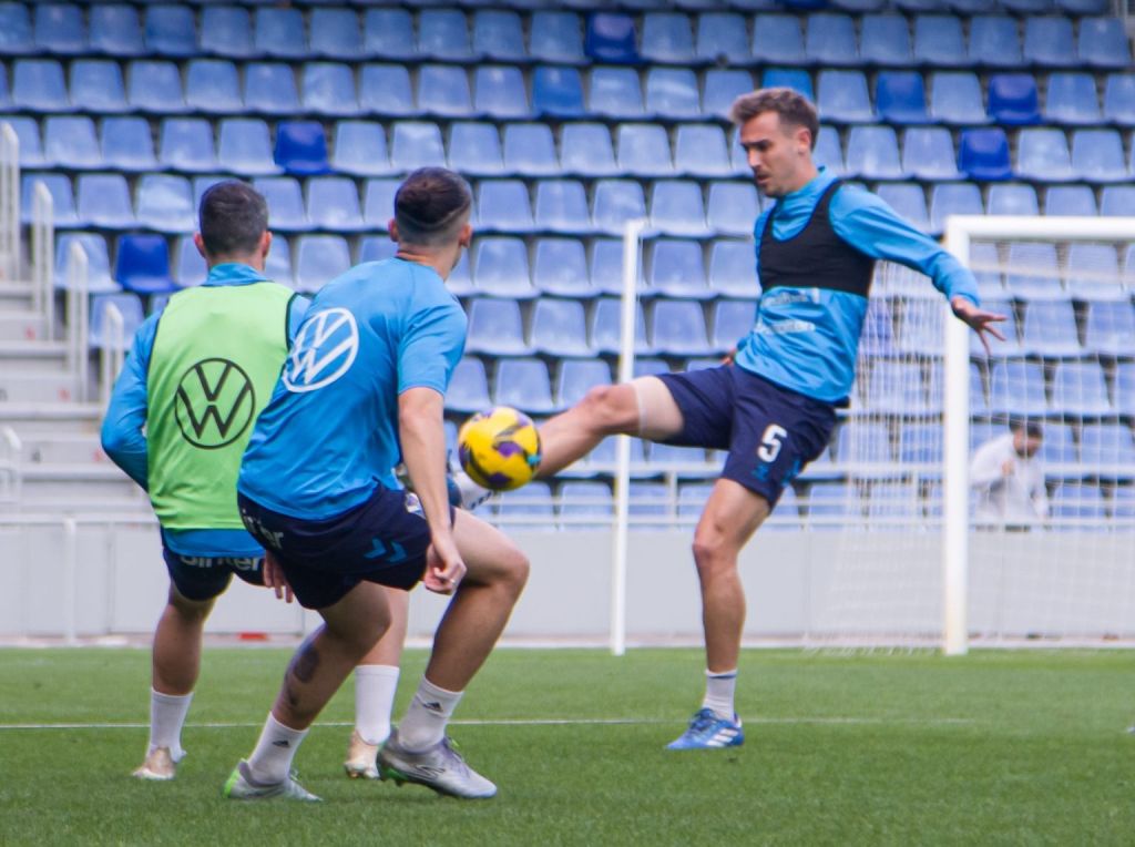 Imagen de un entrenamiento en el Heliodoro (@CDTOficial)