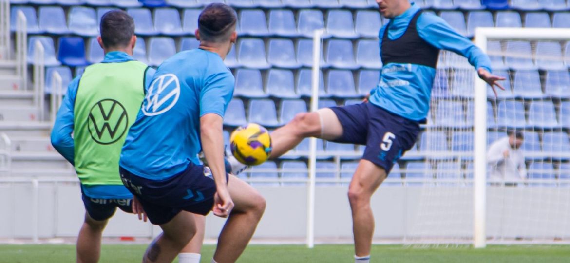 Imagen de un entrenamiento en el Heliodoro (@CDTOficial)