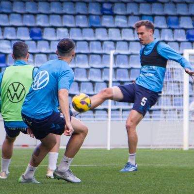 Imagen de un entrenamiento en el Heliodoro (@CDTOficial)