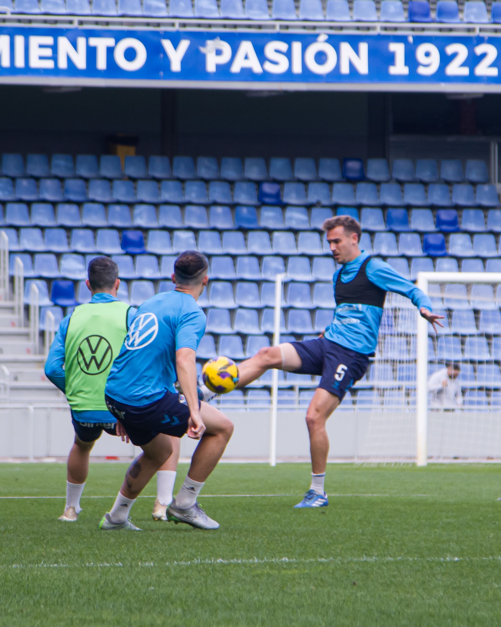 Imagen de un entrenamiento en el Heliodoro (@CDTOficial)