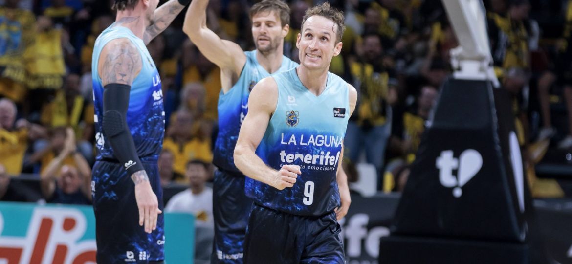 Imagen de un partido de La Laguna Tenerife con la indumentaria 'La rapadura' (CB CANARIAS)