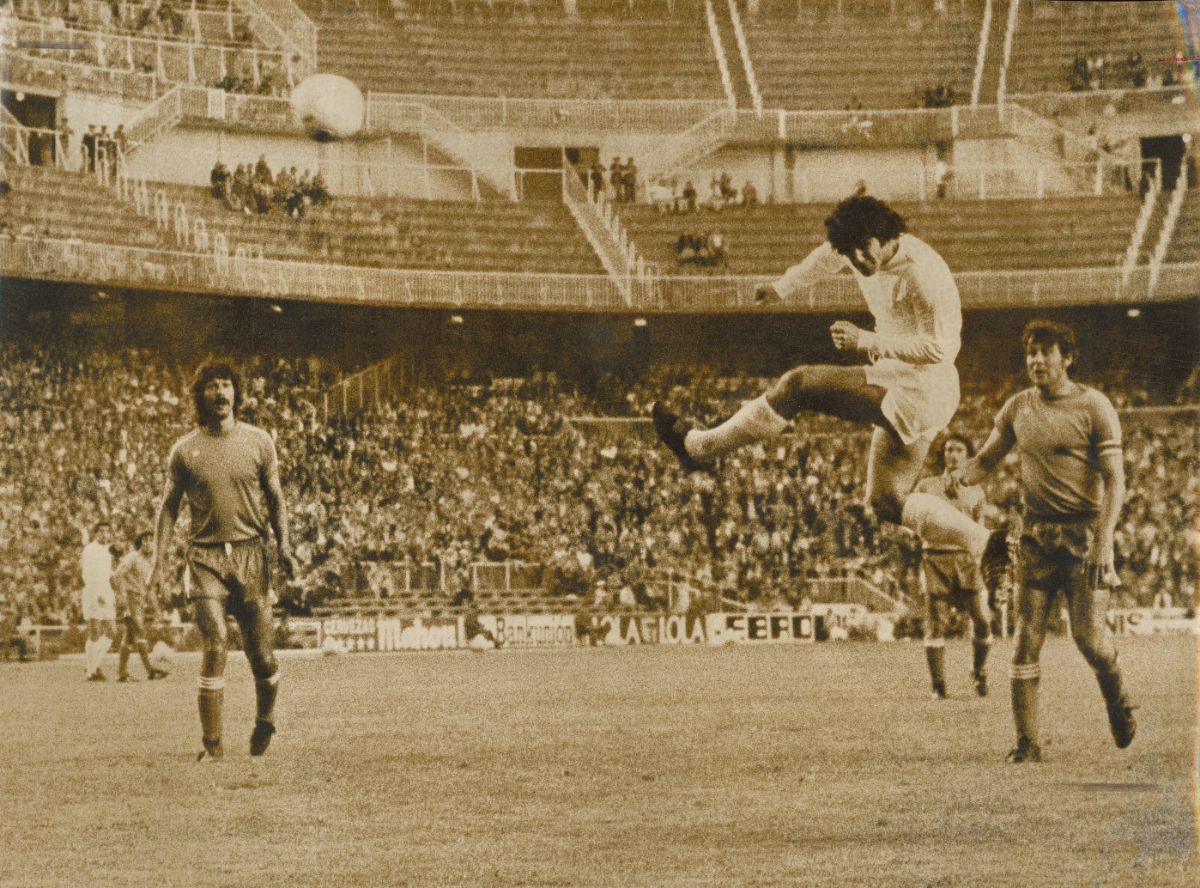 Imagen del Tenerife - Real Madrid de Copa en 1976 (Diario de Avisos)
