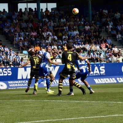 Imagen del duelo entre la SD Ponferradina y el Barakaldo (@SDP_1922)