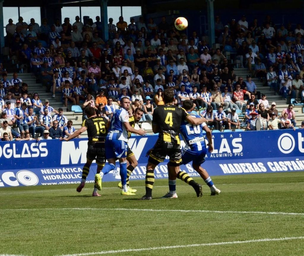 Imagen del duelo entre la SD Ponferradina y el Barakaldo (@SDP_1922)