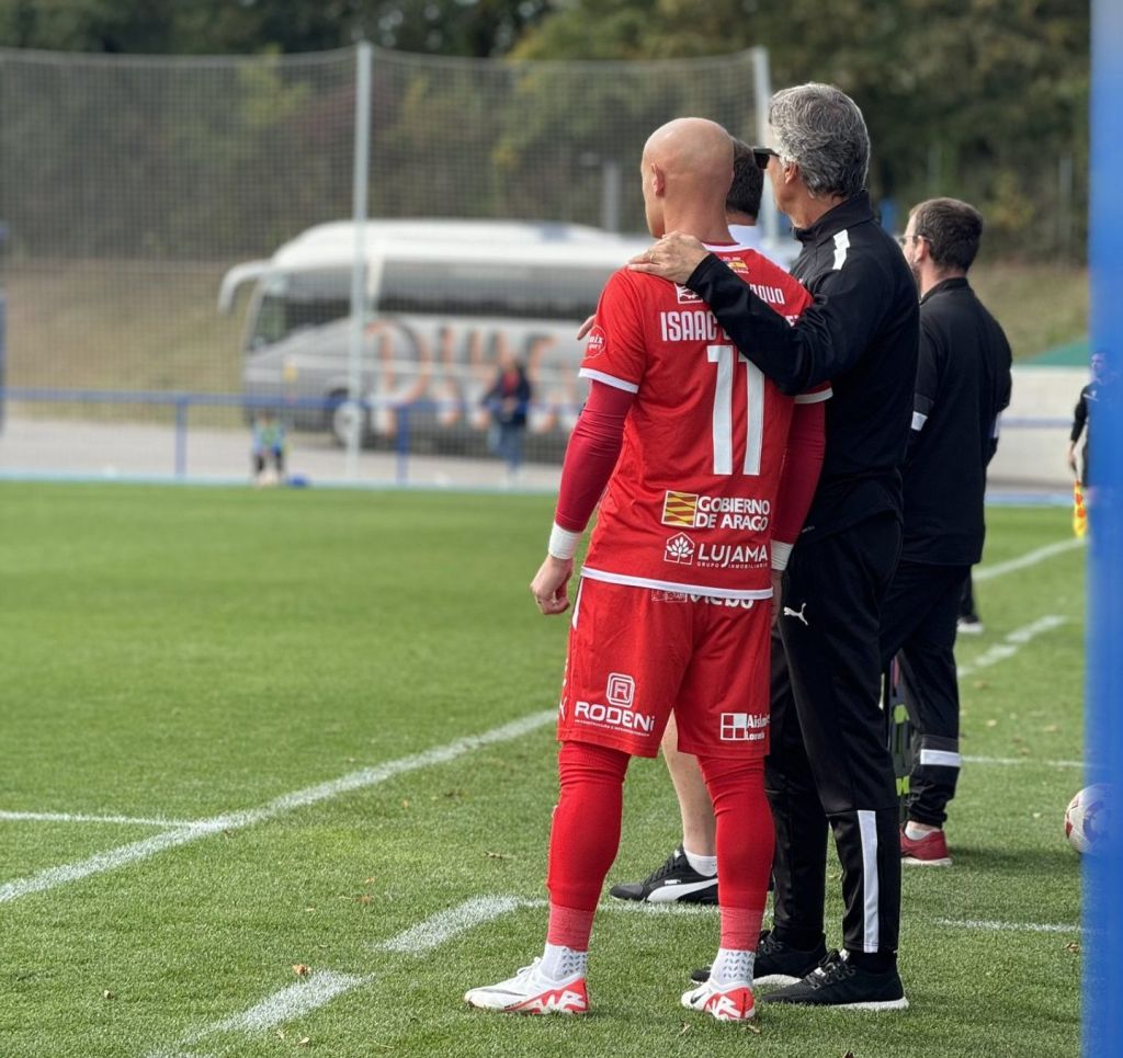Isaac González antes de saltar al terreno de juego (@UteboFC)