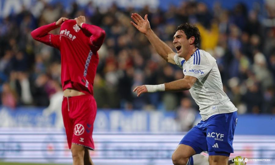 Iván Azón celebra el 2-2 (La Liga)