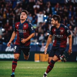 Iván Romero celebra uno de sus goles (@LEVANTEUD).