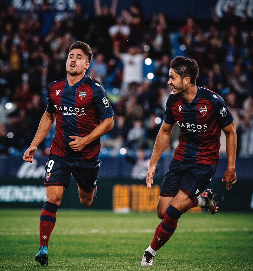 Iván Romero celebra uno de sus goles (@LEVANTEUD).