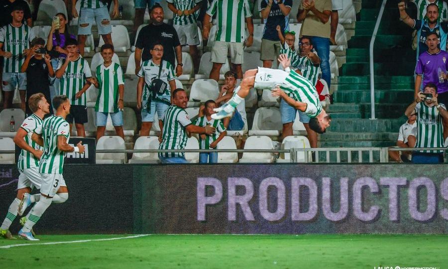 Jacobo González haciendo su celebración habitual (LaLiga)