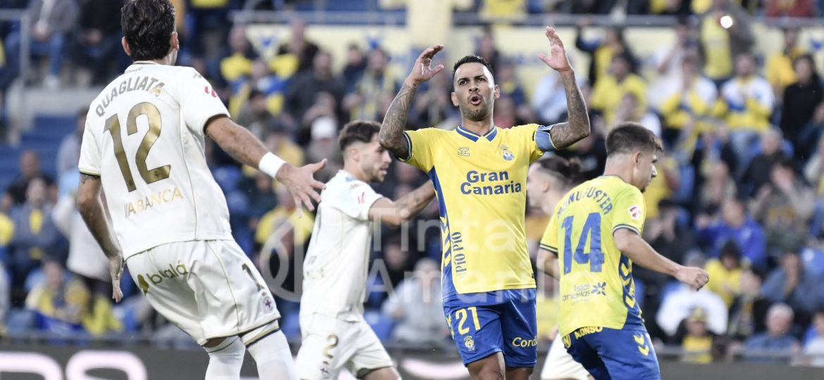 Jonathan Viera se lamenta de una ocasión (C. Torres / TINTAAMARILLA.ES)