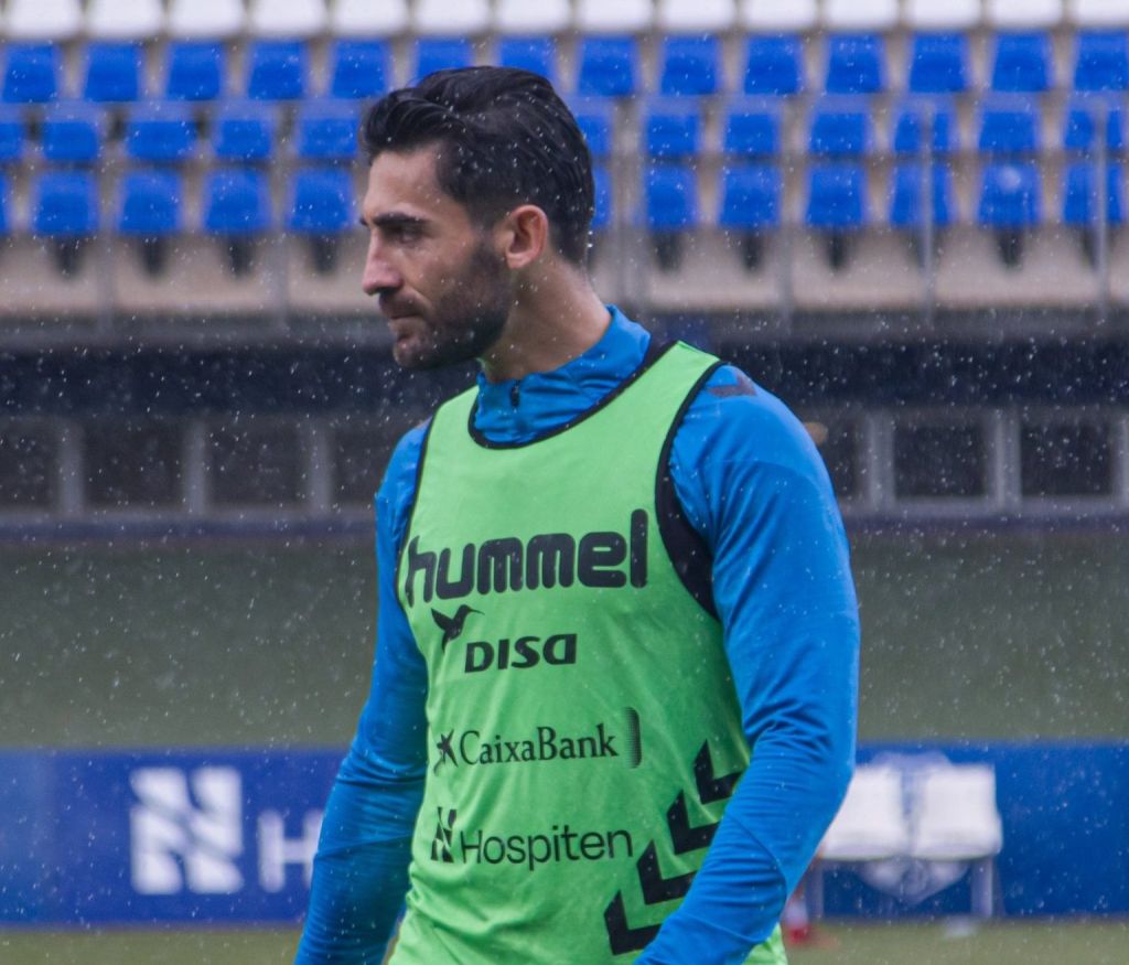 José León en un entrenamiento bajo la lluvia (@CDTOficial)