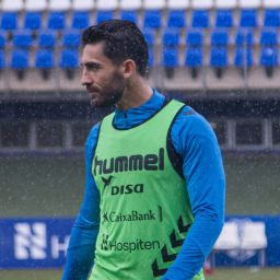 José León en un entrenamiento bajo la lluvia (@CDTOficial)