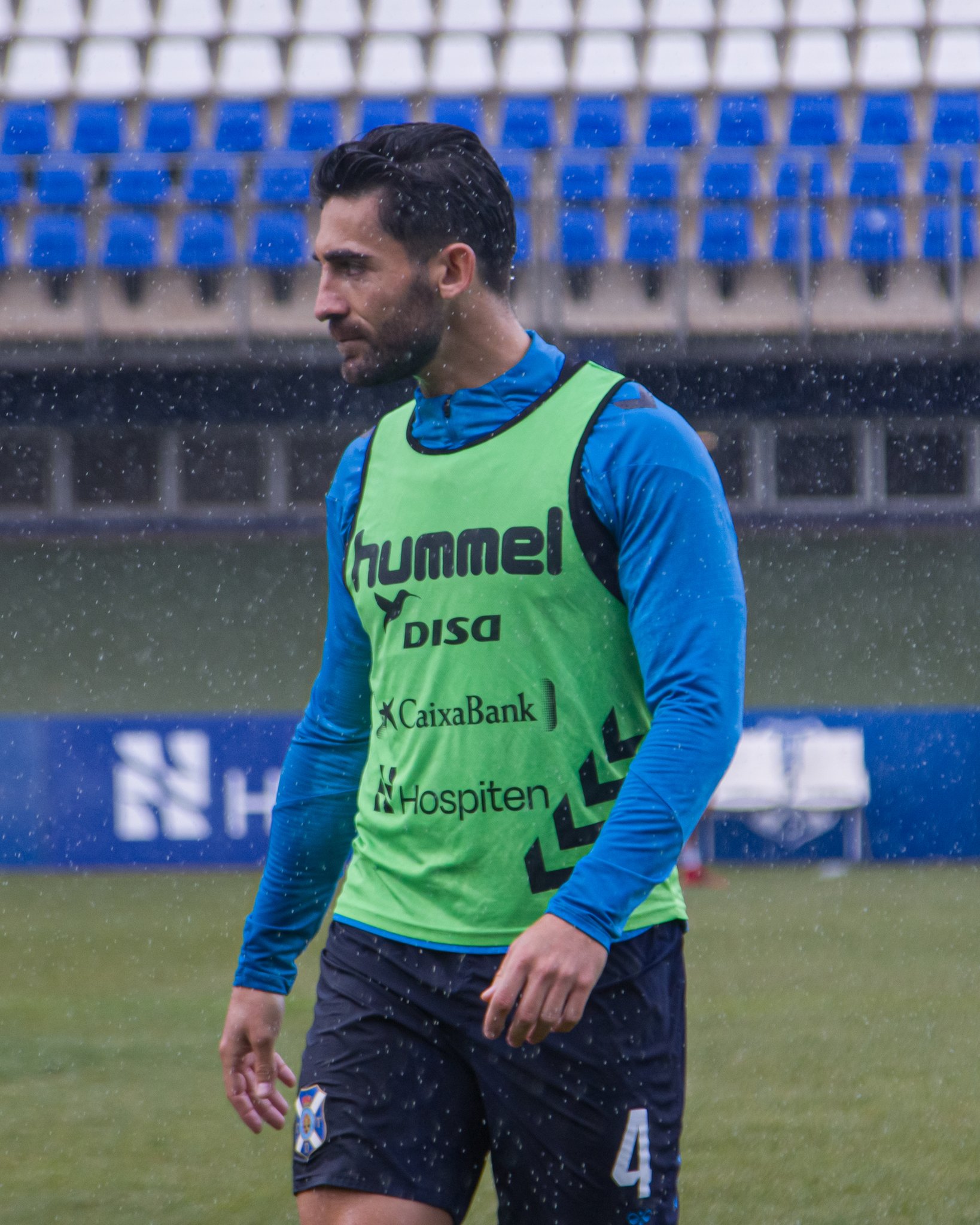 José León en un entrenamiento bajo la lluvia (@CDTOficial)