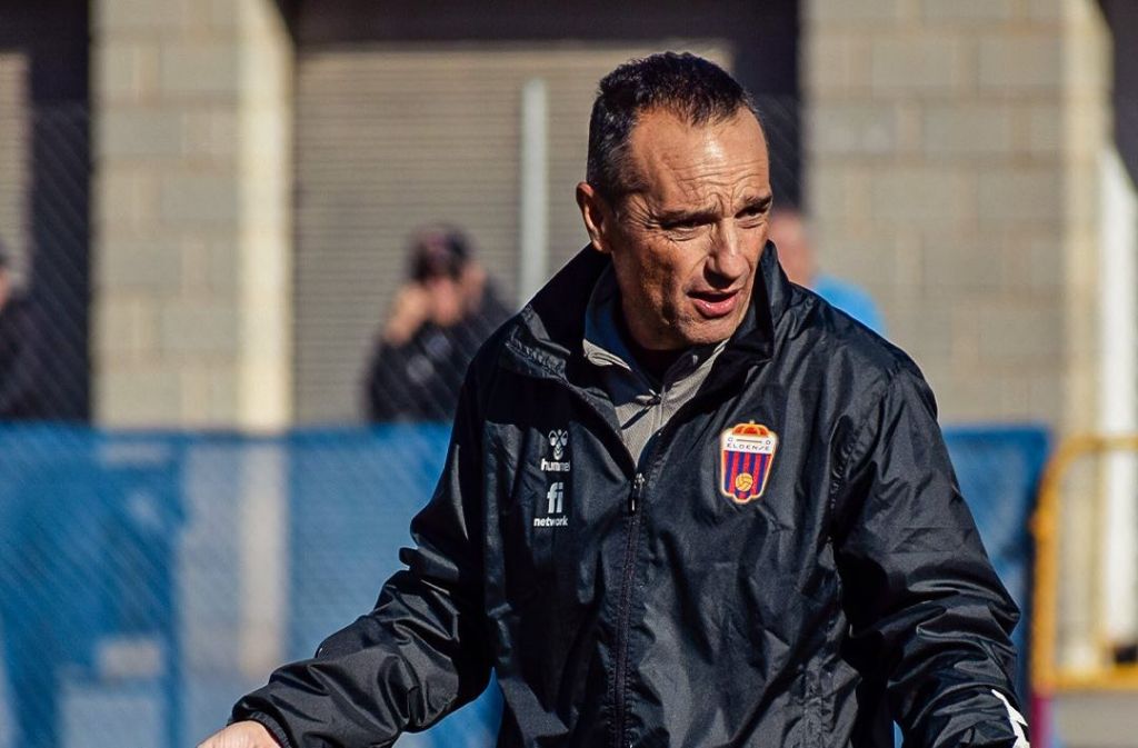 José Luis Oltra durante un entrenamiento (@CD_Eldense)