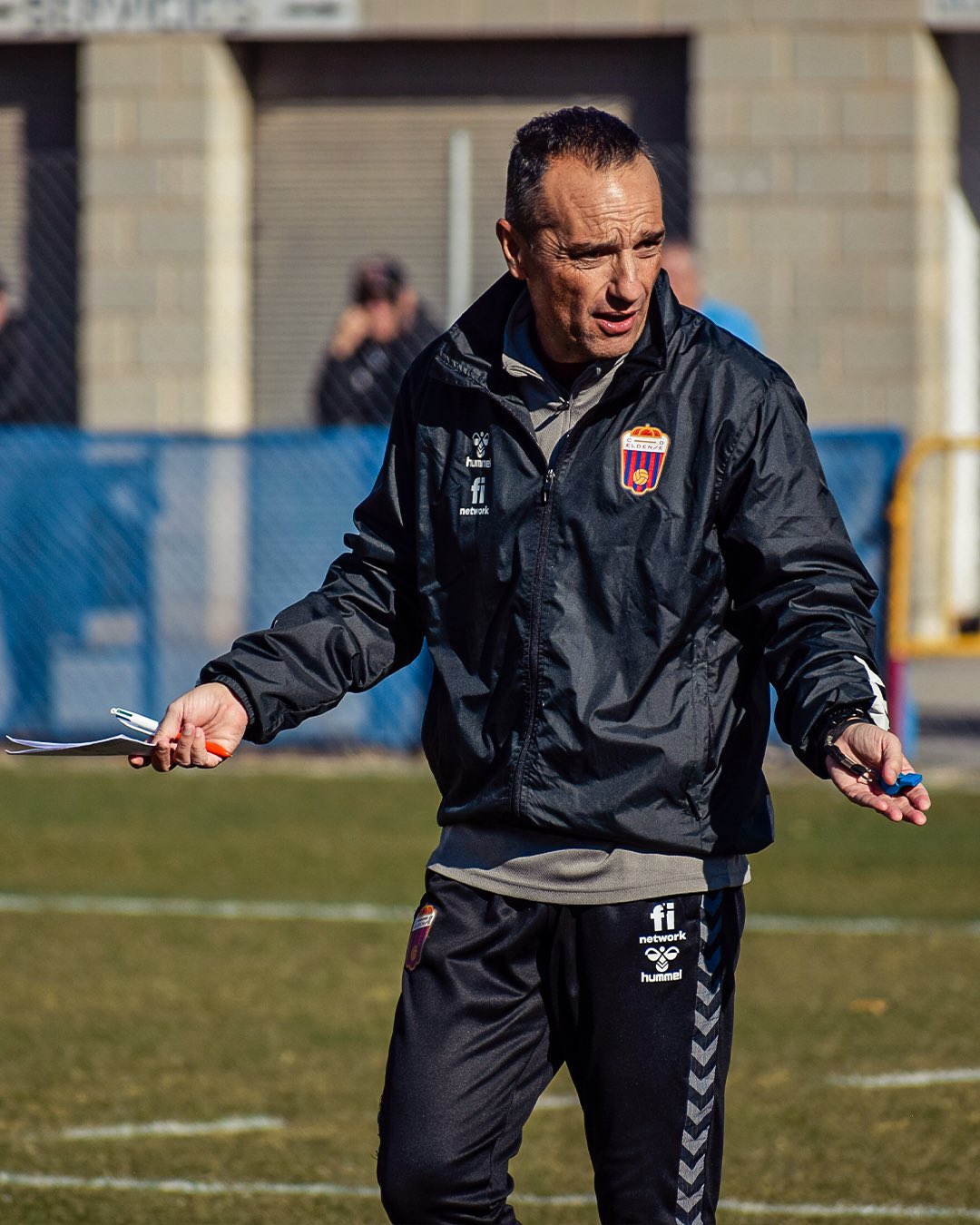 José Luis Oltra durante un entrenamiento (@CD_Eldense)