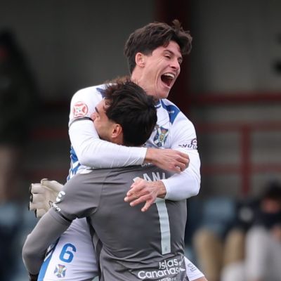 Juanjo Sánchez y Dani Martín celebran uno de los goles en Tajonar (CD Tenerife)