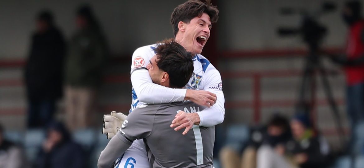 |Juanjo Sánchez y Dani Martín celebran uno de los goles en Tajonar (CD Tenerife)