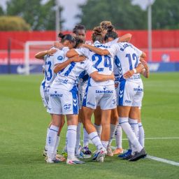 Jugadoras del Tenerife celebran un gol (CD TENERIFE FEMENINO)