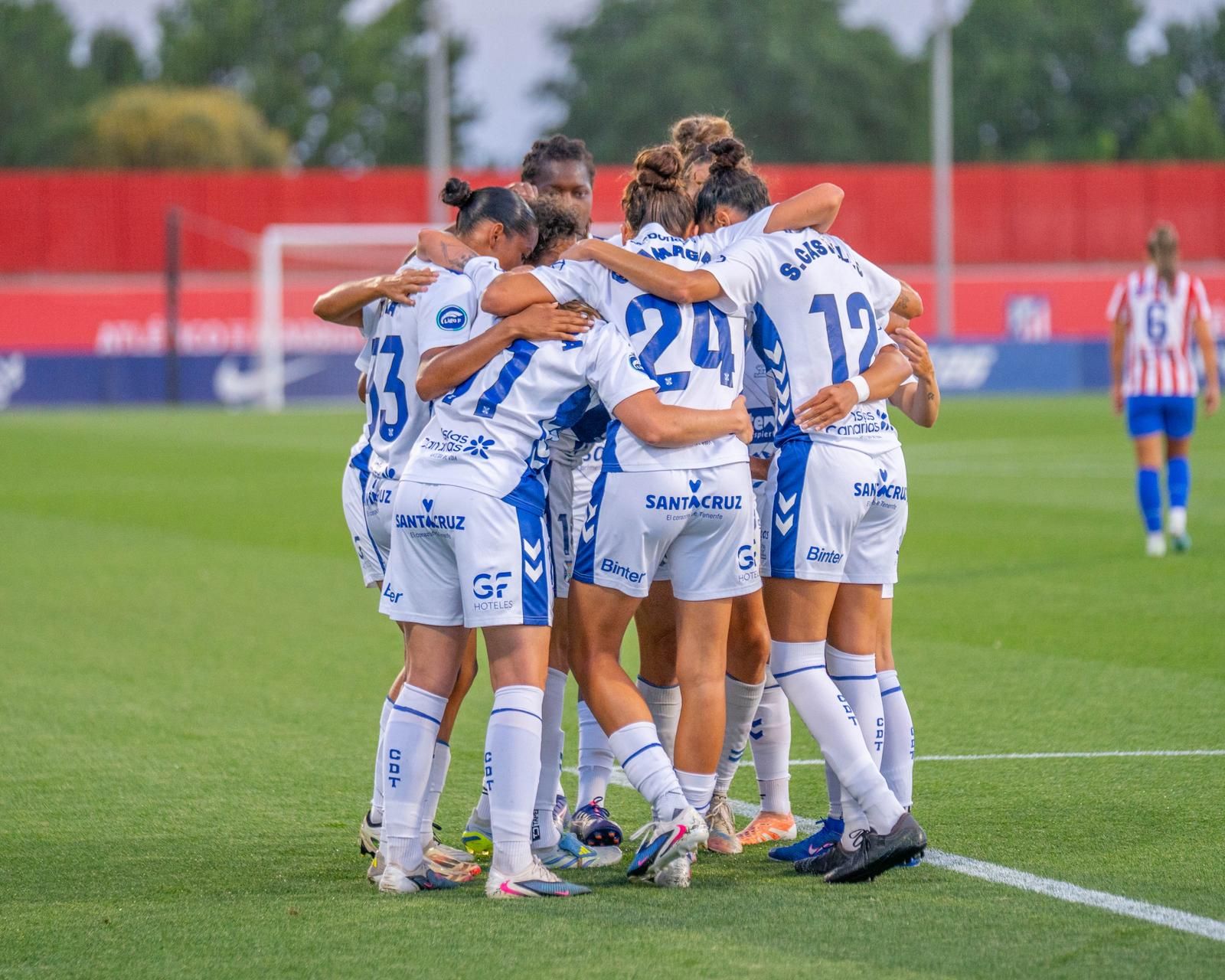 Jugadoras del Tenerife celebran un gol (CD TENERIFE FEMENINO)