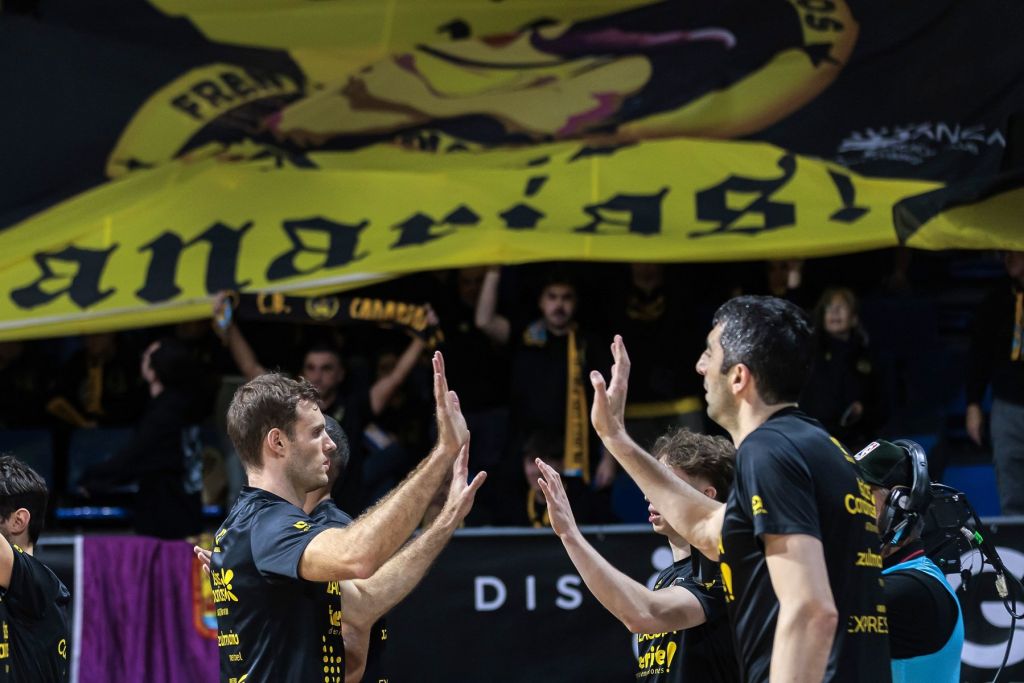 Jugadores de La Laguna Tenerife antes de un partido (CB CANARIAS)