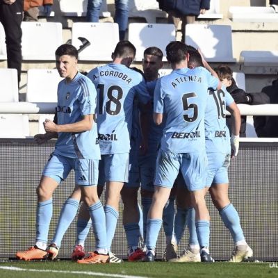 Jugadores del Burgos celebran su gol al Tenerife (LA LIGA)