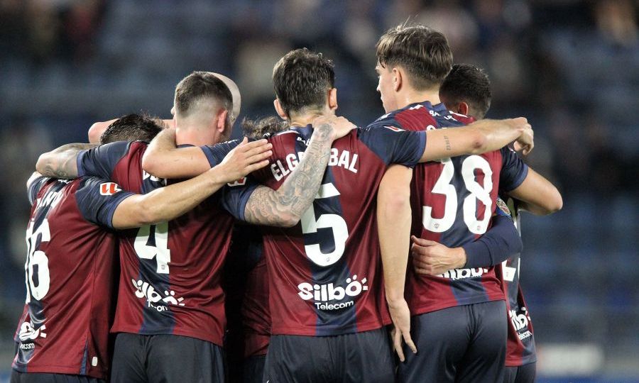 Jugadores del Levante celebran uno de sus goles al Tenerife (LA LIGA)