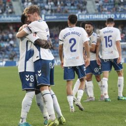 Jugadores del Tenerife celebran el gol de Cantero al Castellón (LA LIGA)