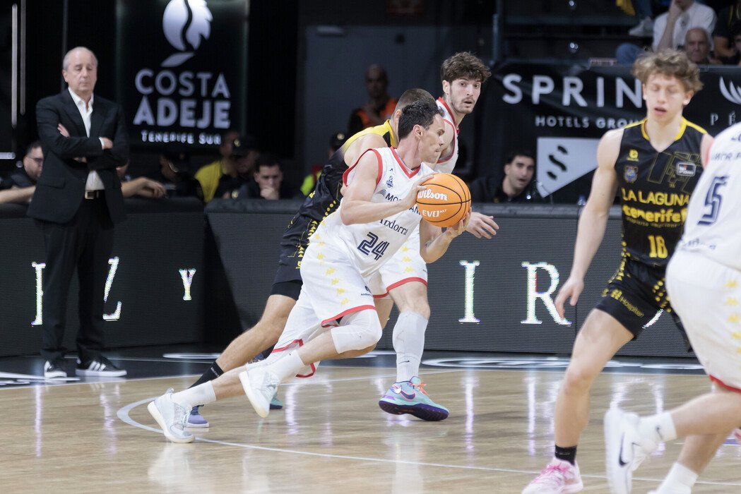 Kuric durante la Laguna Tenerife - Morabanc Andorra (ACB PHOTO - EMILIO COBOS)