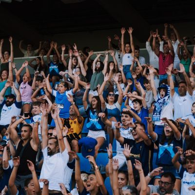 La afición blanquiazul en el entrenamiento a puertas abiertas (@CDTOficial)