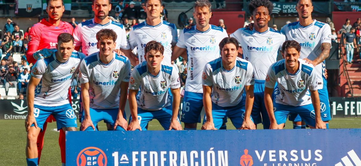 La alineación del CD Tenerife en el Estadio Romano José Fouto (CD TENERIFE)