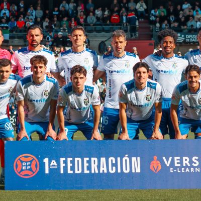La alineación del CD Tenerife en el Estadio Romano José Fouto (CD TENERIFE)