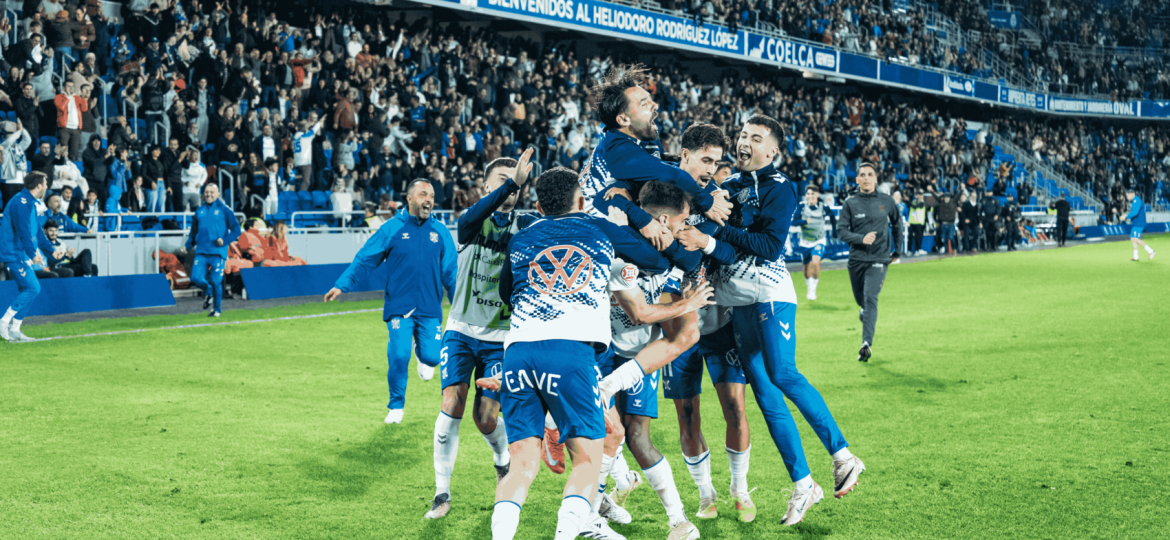 Locura en el Heliodoro tras el gol de César al Talavera (CD Tenerife)