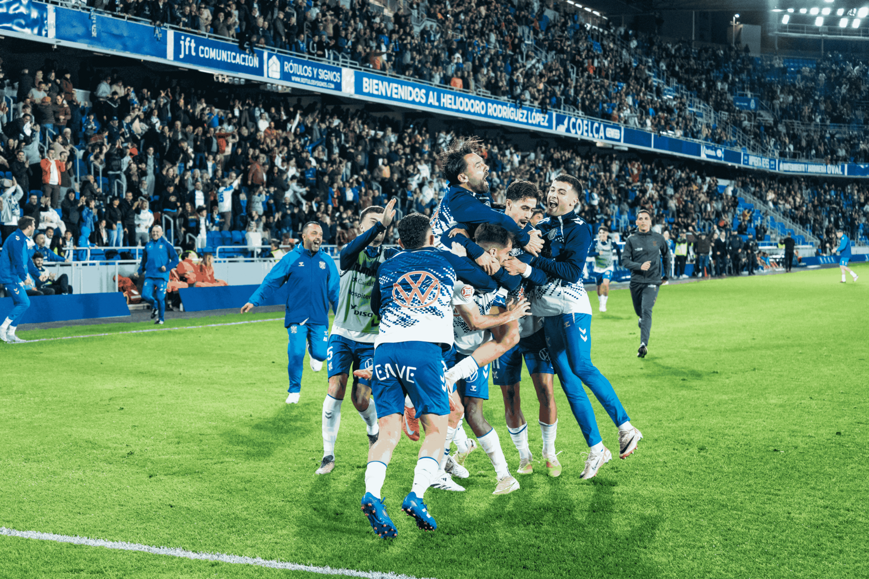 Locura en el Heliodoro tras el gol de César al Talavera (CD Tenerife)