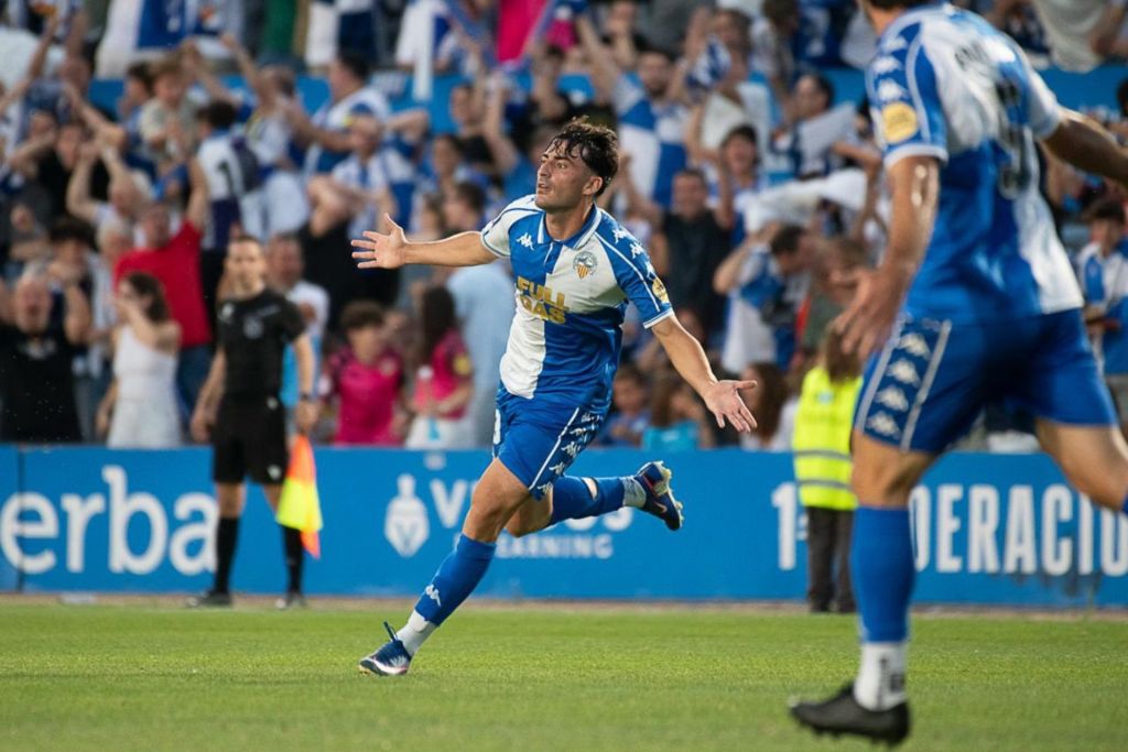 López Pinto celebrando el primer gol (CE Sabadell)