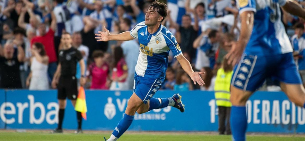 López Pinto celebrando el primer gol (CE Sabadell)