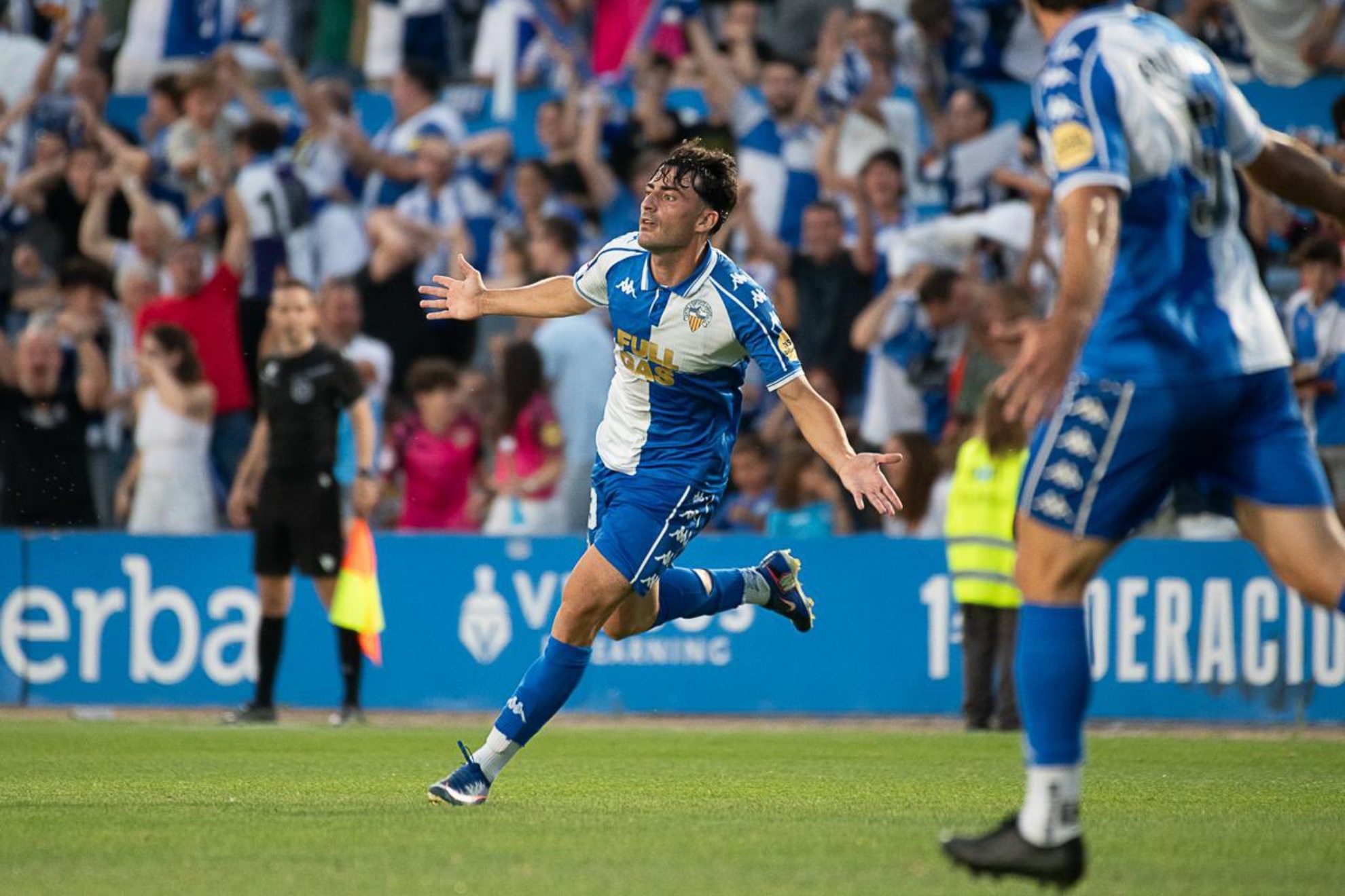López Pinto celebrando el primer gol (CE Sabadell)