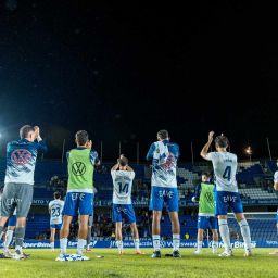 Los blanquiazules aplaudiendo a la afición (CD Tenerife)
