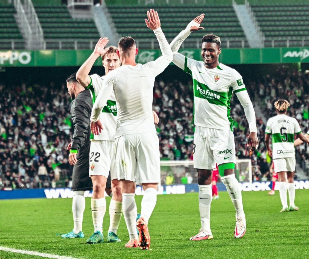 Los ilicitanos celebrando el gol al Zaragoza en el último minuto (@elchecf)