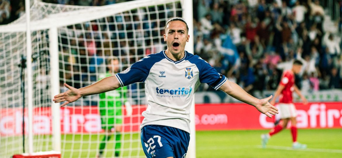 Luismi celebra el 2-0 en el derbi (CD TENERIFE/SAN ACOSTA).