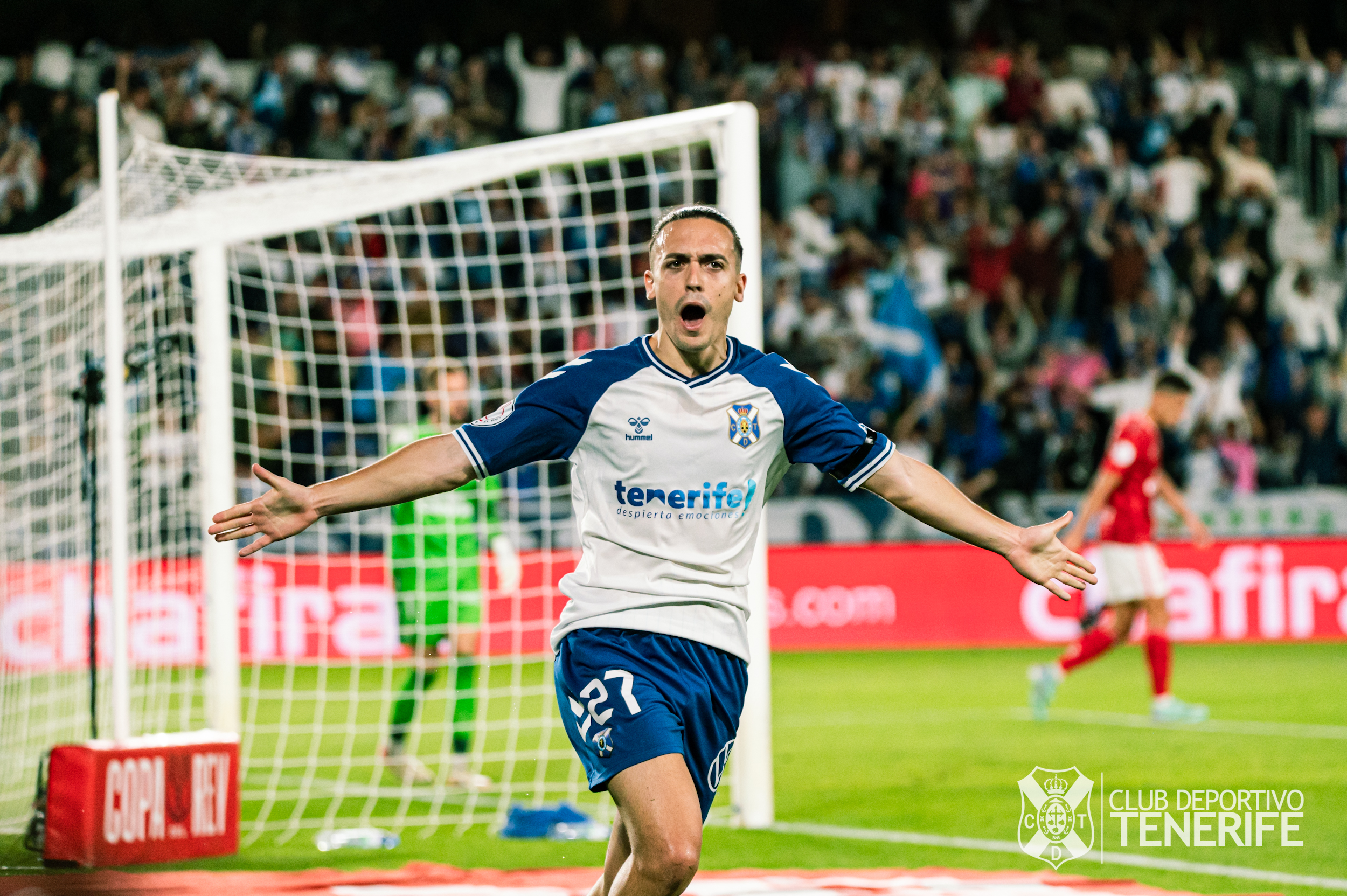 Luismi celebra el 2-0 en el derbi (CD TENERIFE/SAN ACOSTA).