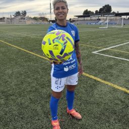María José Pérez con sus nuevos colores (@AlhamaElPozo)