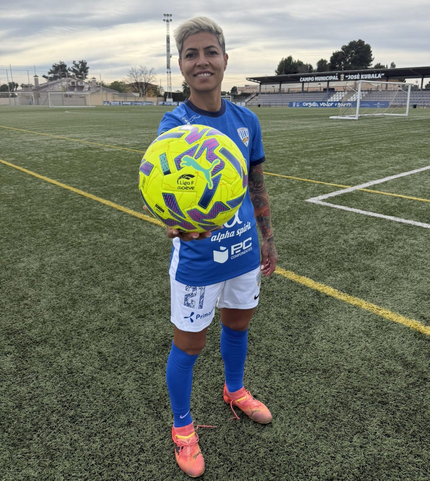 María José Pérez con sus nuevos colores (@AlhamaElPozo)
