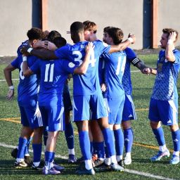 Los jugadores marinistas celebran uno de los goles (@CDMARINOOFICIAL).