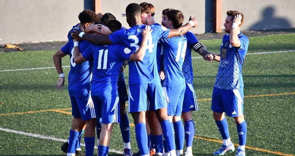 Los jugadores marinistas celebran uno de los goles (@CDMARINOOFICIAL).